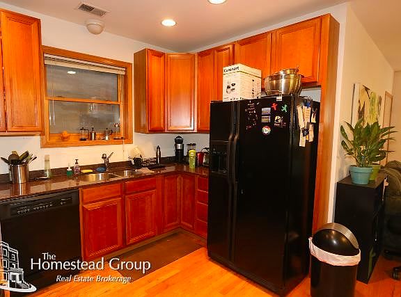 4th image of 930 W Leland Ave APT 2