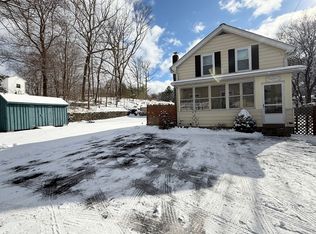 30 Chassey St, Putnam, CT 06260