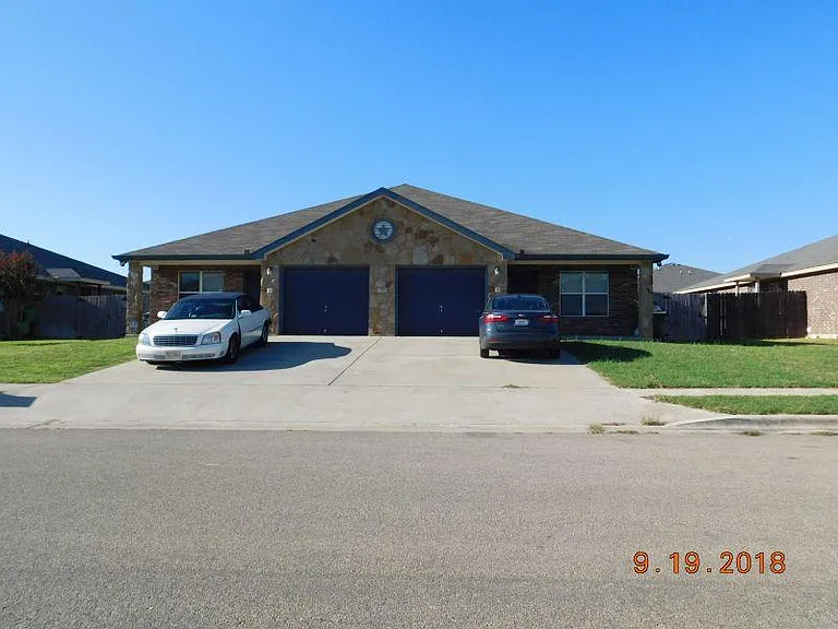 1202 Cavalry Ln #B — Photo 2