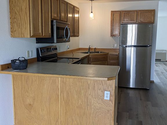 3rd image of 203 Heritage St