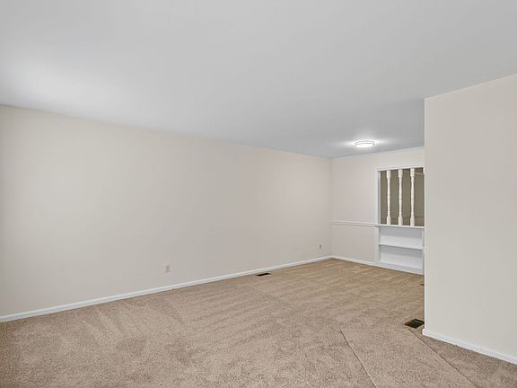 3rd image of 39 W Wainwright Dr