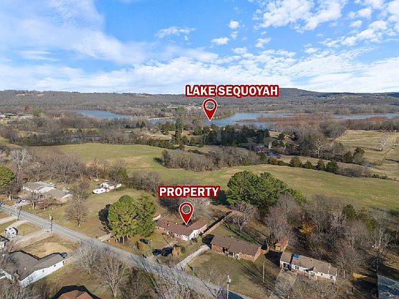2nd image of 1076 S Lake Sequoyah Dr