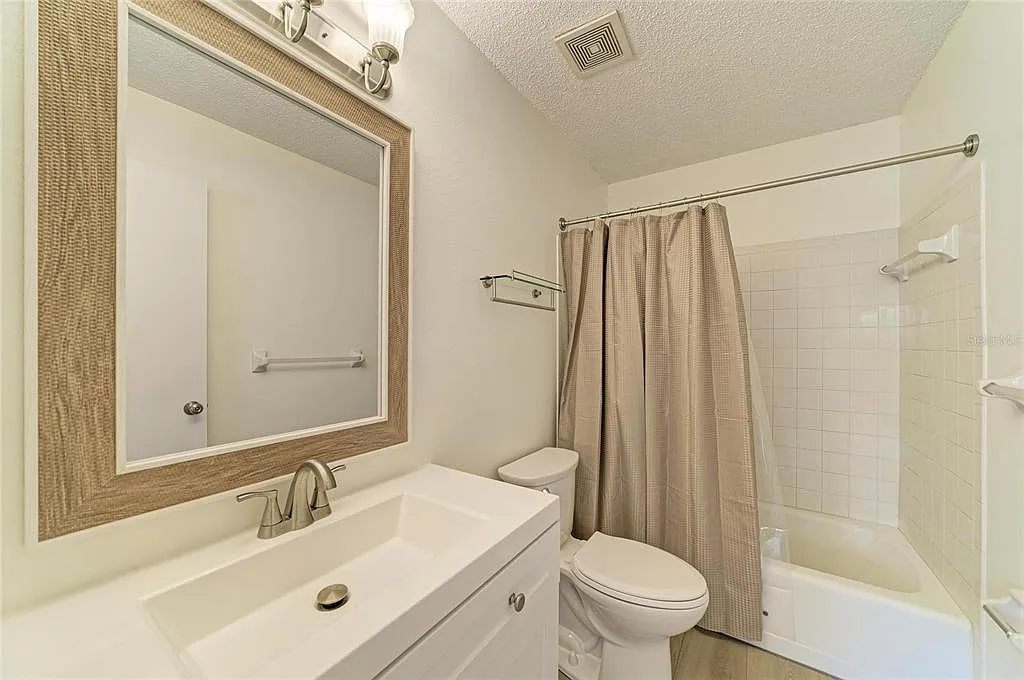 2 bed, 2.0 bath, 914 sqft, $1,650 — Photo 2