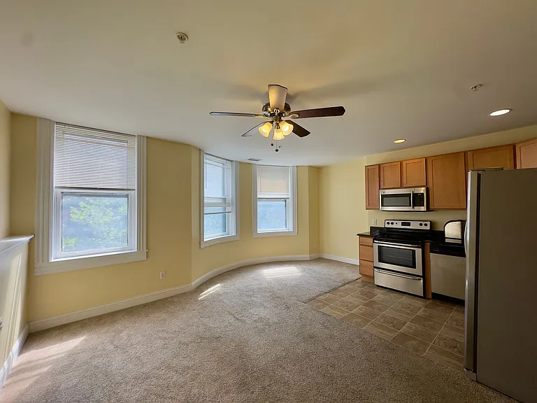 2210 N Charles St — Photo 38