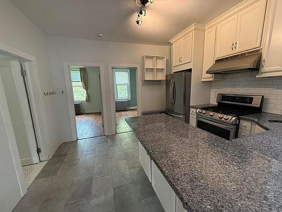 3rd image of 381 Liberty Ave Floor 2