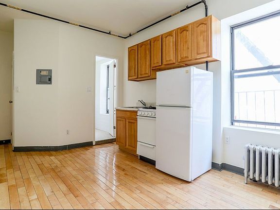 2nd image of 326 E 14th St #2A