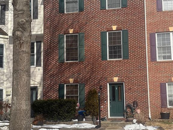 3rd image of 68 Millhaven Ct