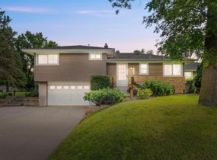 5703 Oakview Ln, Minnetonka, MN 55345