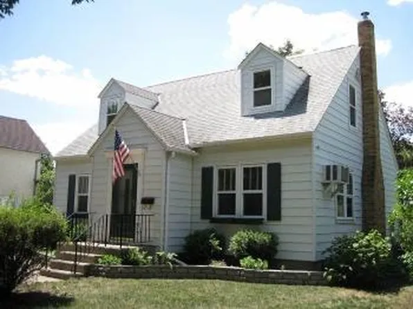 217 Ash St N, Chaska, MN 55318