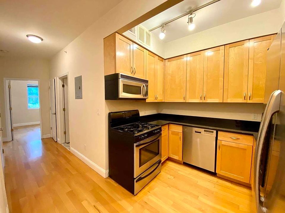 1st image of 330 Bergen St APT 1D