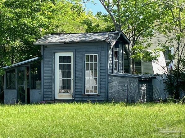 308 Front St, Century, FL 32535