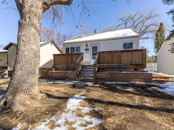 957 W 12th St S, Lethbridge, AB T1J 2S8