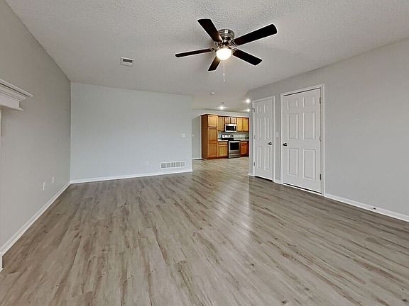 5th image of 317 NW Woodbury Dr