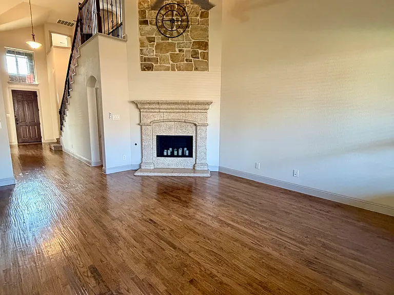 307 Nixon Dr — Photo 6