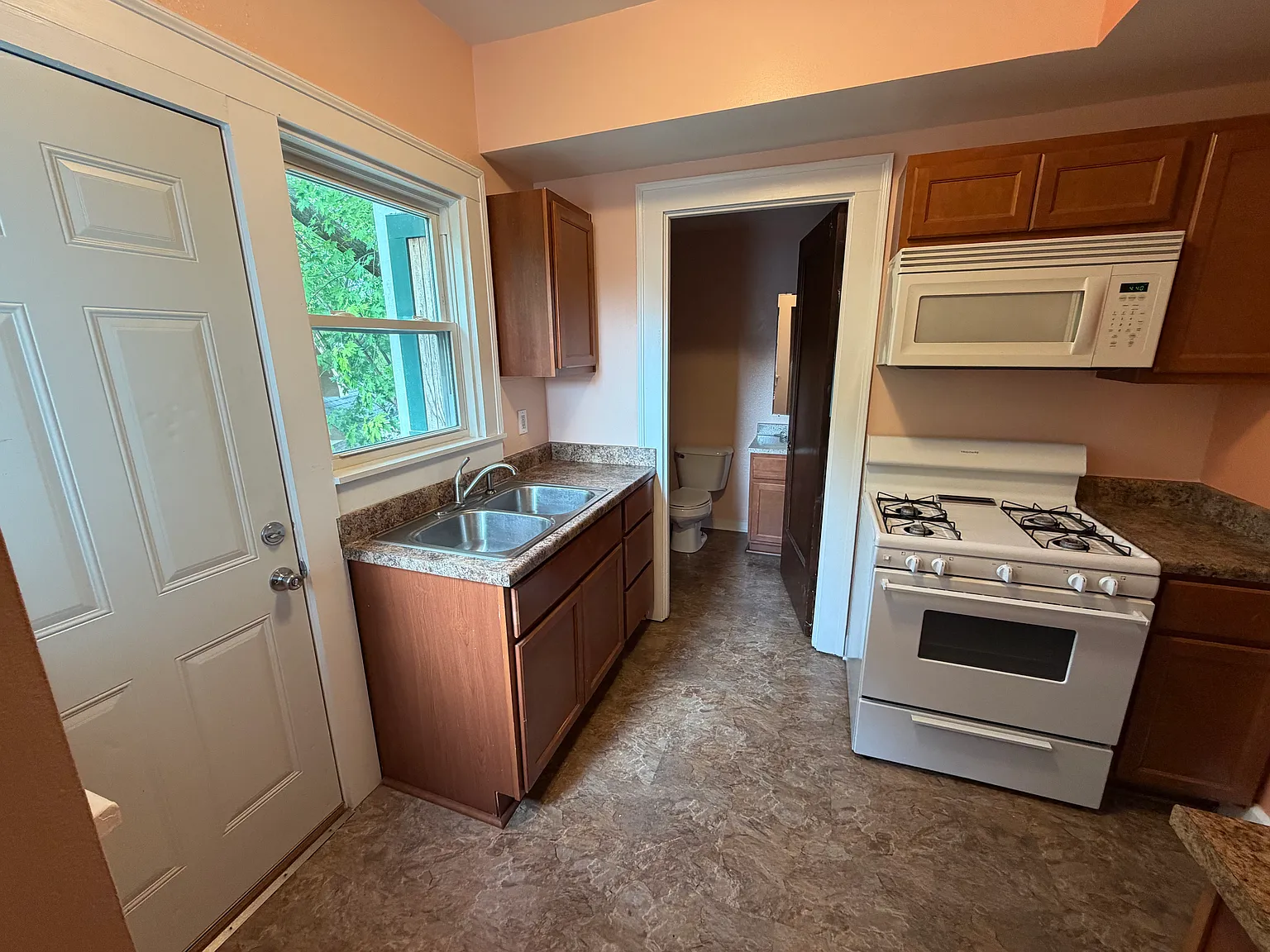 1 bed, $825 — Photo 2