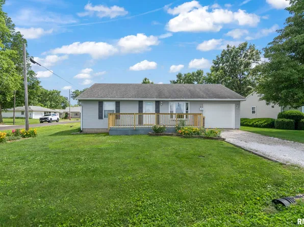 432 E Hill St, Virden, IL 62690