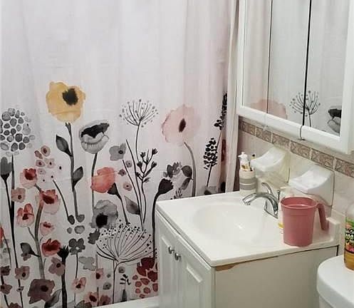 3rd image of 1682 A Banyer Pl #B