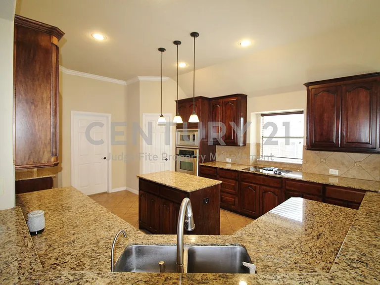 2610 Tall Meadows Dr — Photo 8