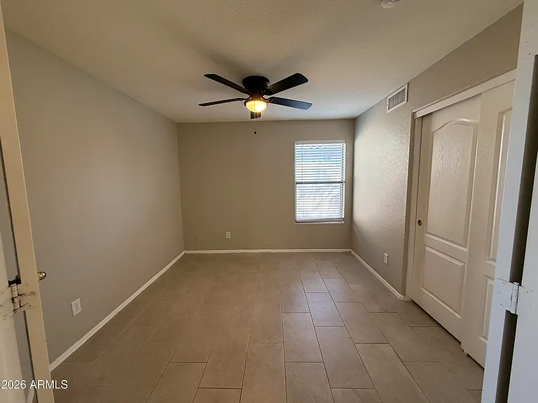 1644 E Oakland St — Photo 32