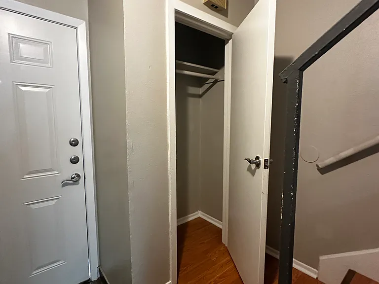 Craddock Ave — Photo 18