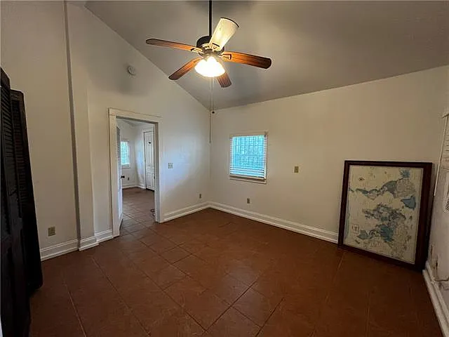 520 Allen St — Photo 5