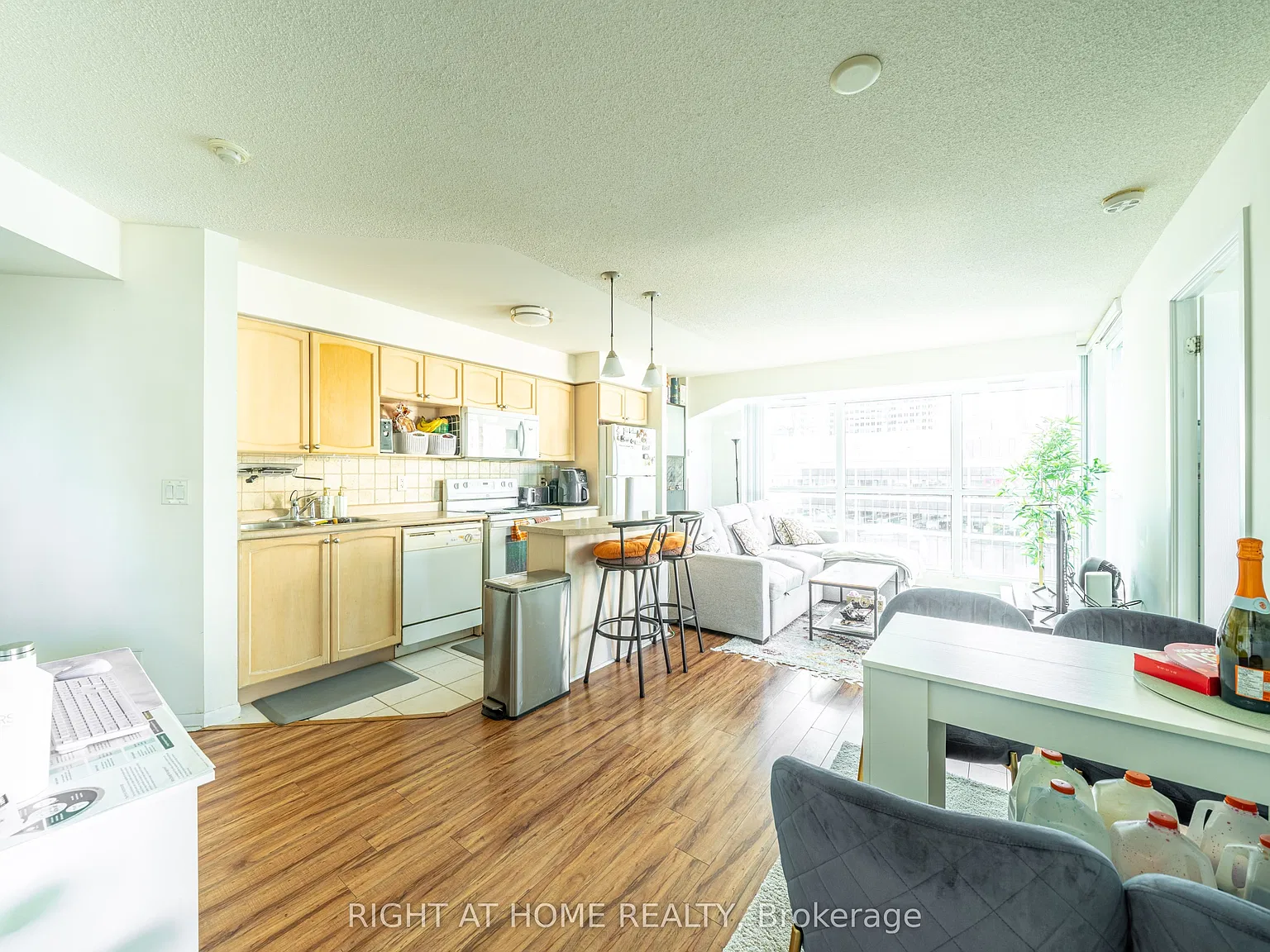 2 bed, $2,850 — Photo 3