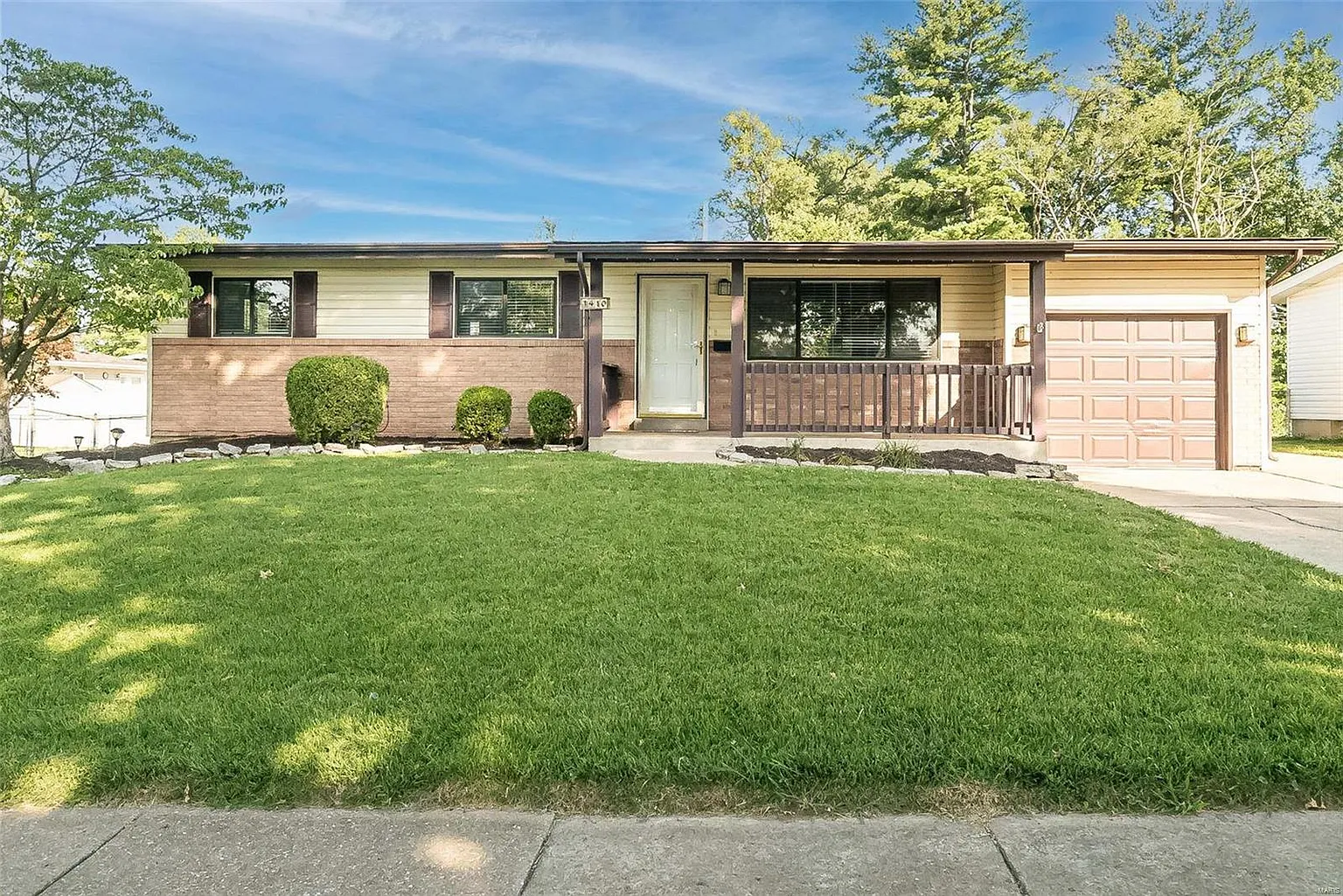 1410 Bobolink Dr photo 1