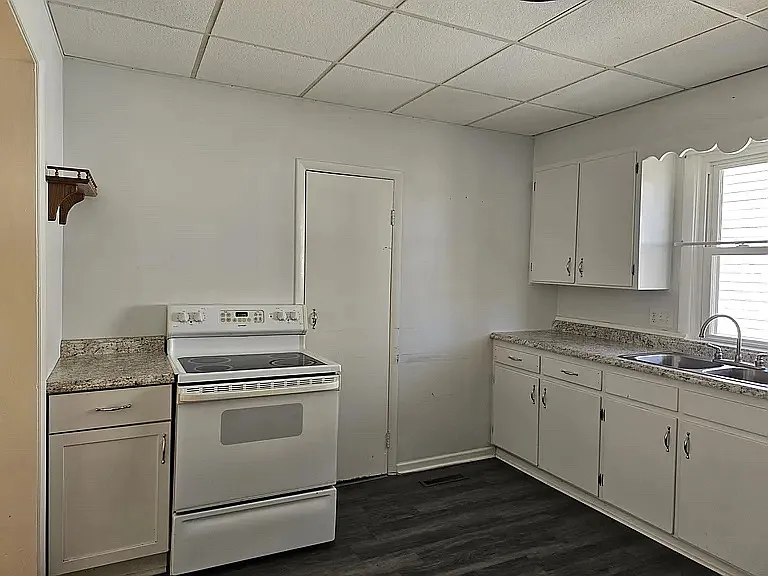 220 S Millwood Ave — Photo 9