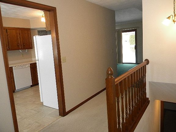 3rd image of 128 Thistlewood Dr
