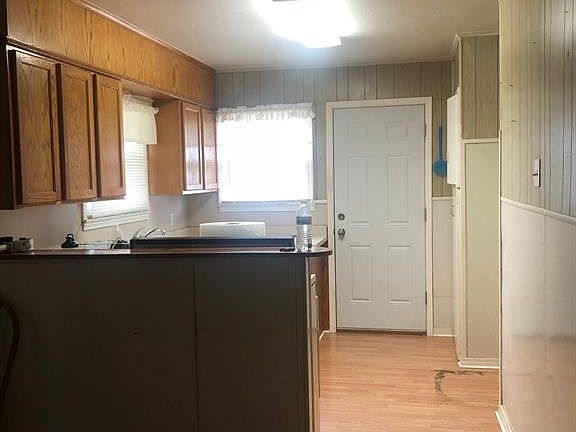 2nd image of 4118 Russell Ave