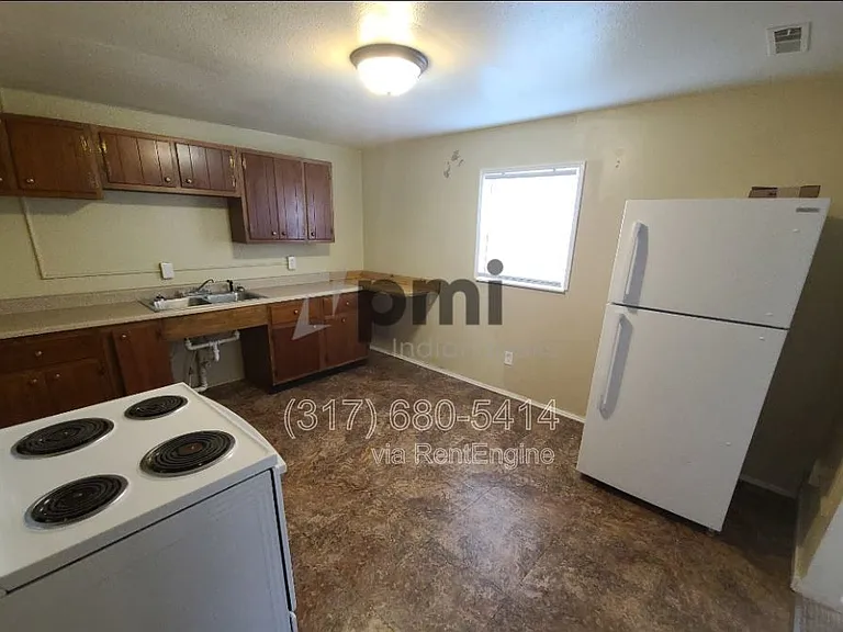1311 E 11th St #2 — Photo 2
