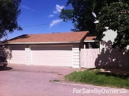 Spacious 3 car garage!