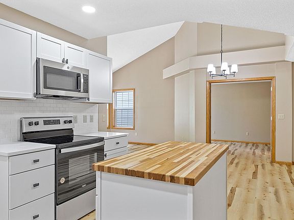 2nd image of 920 Old Town Dr