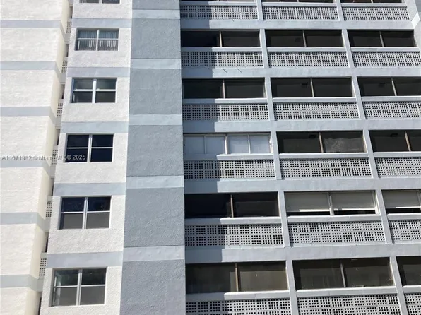 3301 Spanish Moss Ter APT 704, Lauderhill, FL 33319