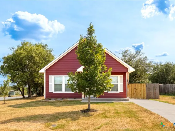 1628 Armstrong St, Luling, TX 78648