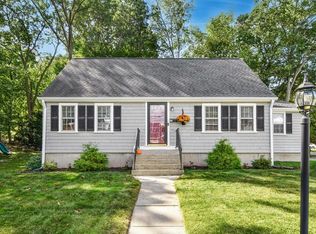 42 Lillian St, Woburn, MA 01801