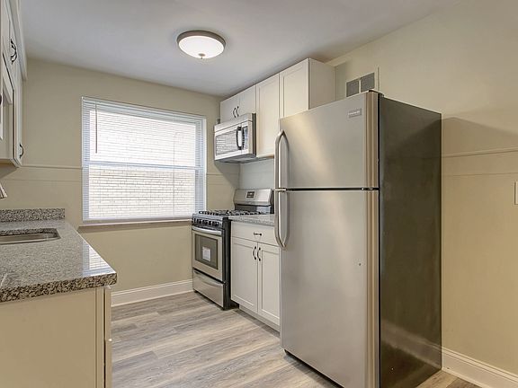 4th image of 3279 Linwood Ave #4