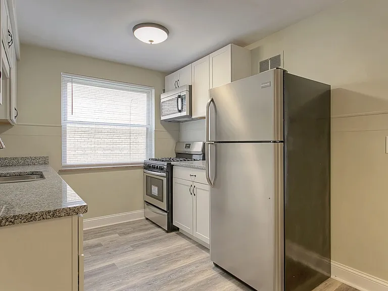 3279 Linwood Ave #4 — Photo 4