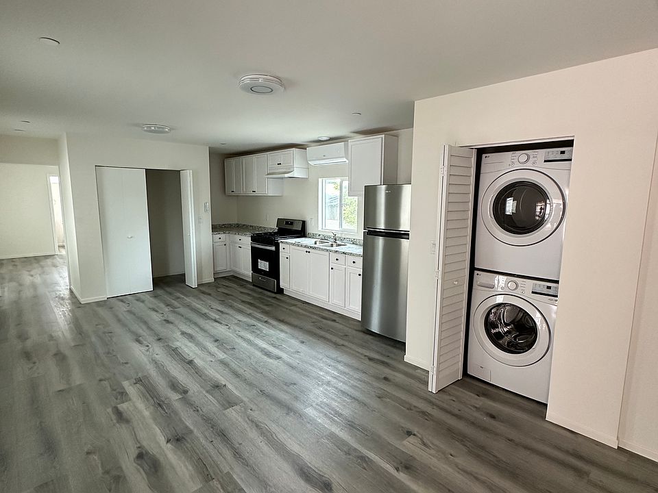 Open floor plan. Open kitchen with spacious living / dining room