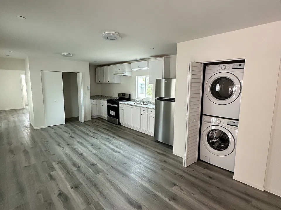 Open floor plan. Open kitchen with spacious living / dining room