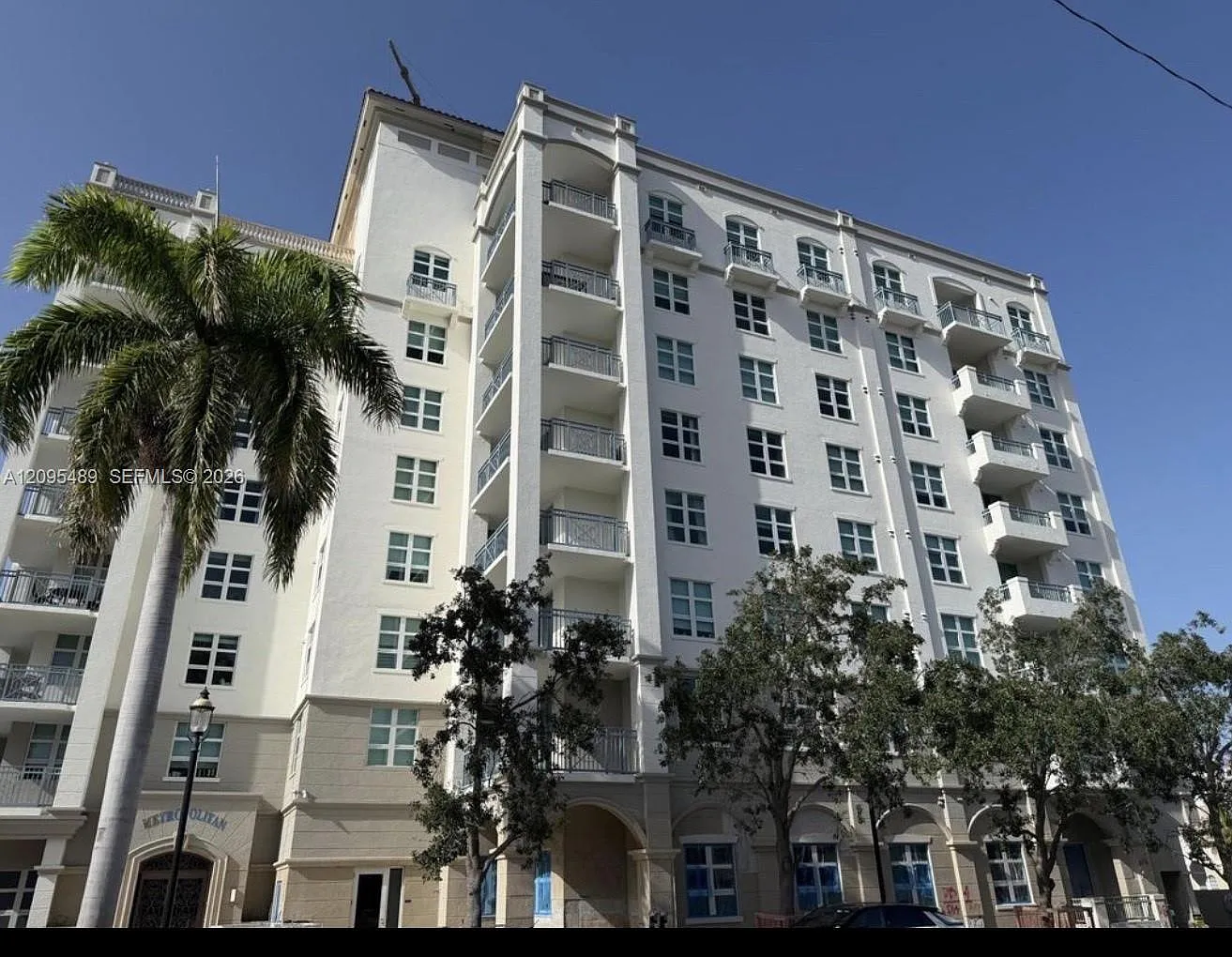 403 S Sapodilla Ave — Photo 1