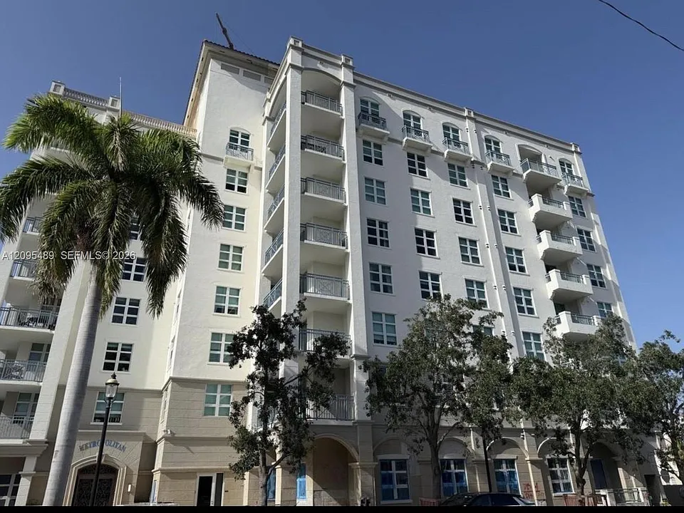 403 S Sapodilla Ave #104