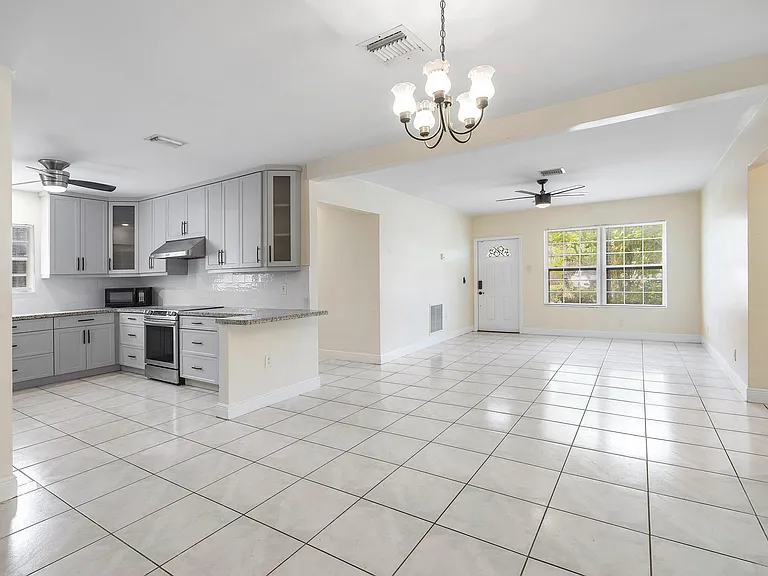 6130 Edwards Rd — Photo 3