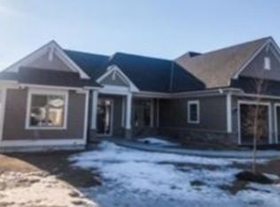 12417 N Crane Bay Ct, Mequon, WI 53092