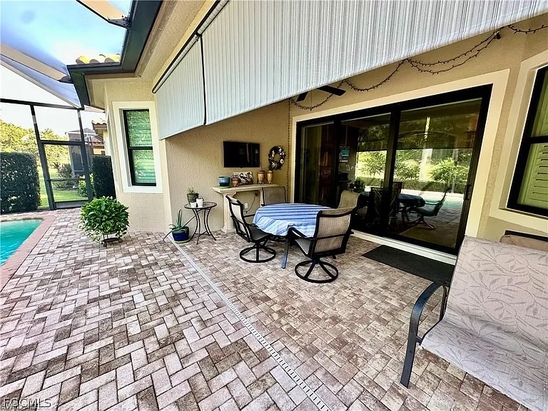 9061 Isla Bella Cir — Photo 19