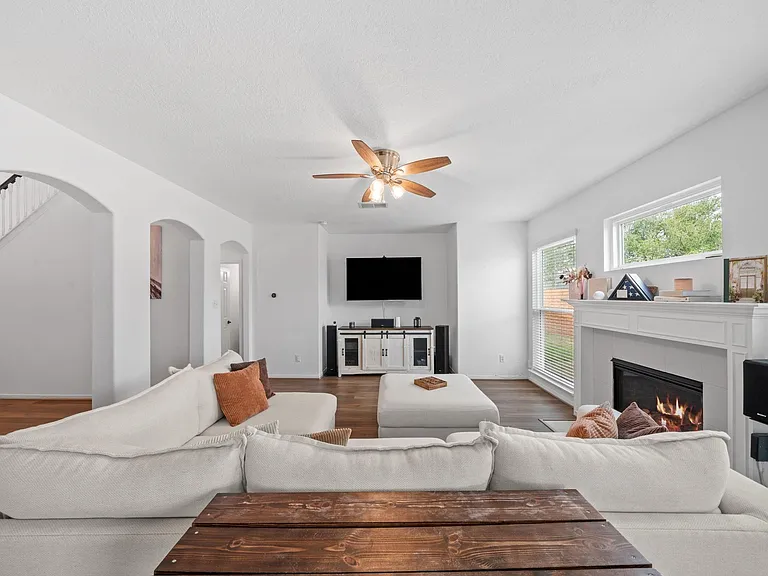 18210 Juniper Creek Ln — Photo 9