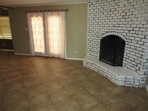 3rd image of 826 Milford St