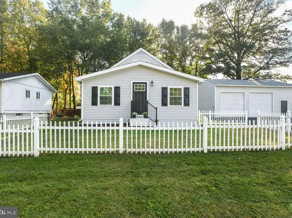 30 Hillside Rd, New Castle, DE 19720