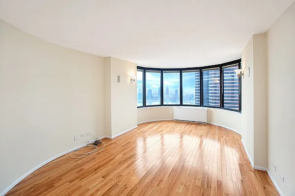 Rented by City Connections Realty | media 2