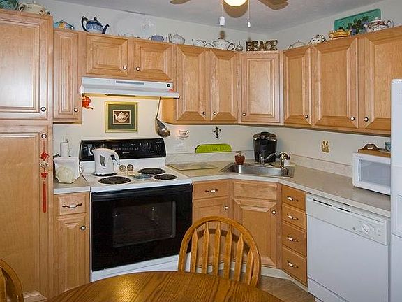 5th image of 1618 Pheasant Ct Unit C